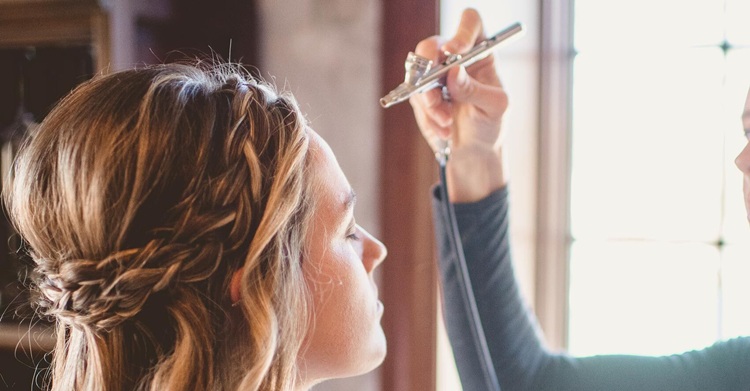 How Do You Choose Between Airbrush and Traditional Wedding Makeup for Your Skin Type